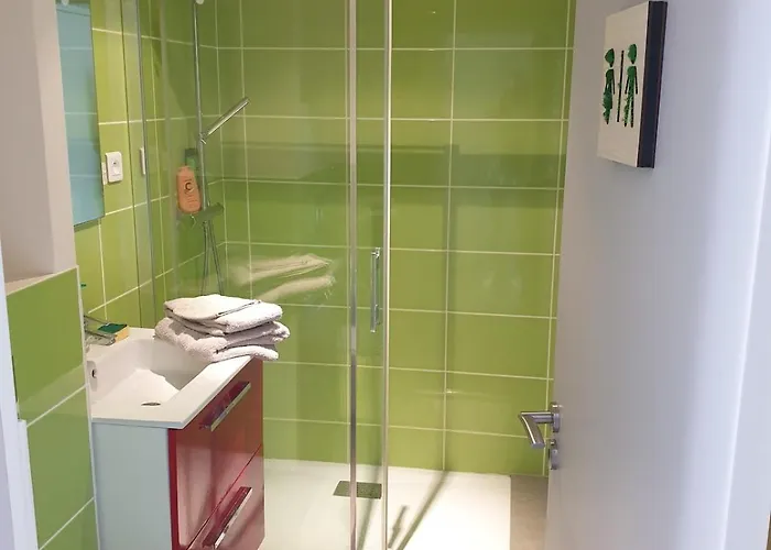 Spacieuse Pour 4 Personnes Avec Wc Et Douche Dommartin-sous-Amance